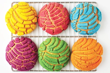 California Natural Color colors on cupcakes.