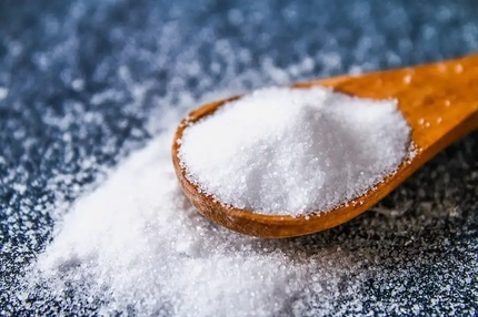 Image An image of spoon dipped in salt