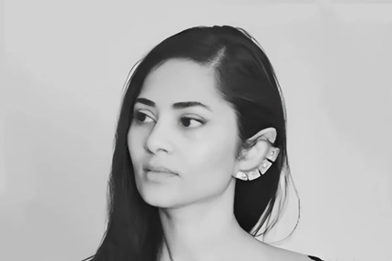Image Black and white picture of a woman