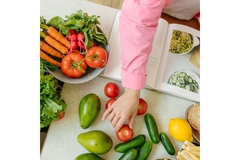 Image Person cooking according to Mediterranean diet.