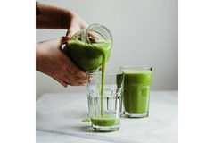 Image Green spinach smoothie in a glass