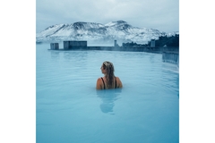 Image woman taking a dip in the Blue Lagoon hot spring