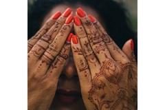 henna pattern on back of hand