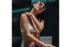 Image A woman applies sunblock.