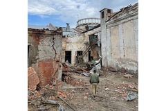 Image Man walking the streets of Kyiv after bombings from Russia