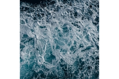 Image Ocean current pulling the water in different directions