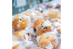 Image Blueberry Muffins in Plastic Wrapping