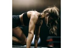 Image Woman working out in a gym.