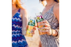 Image Two women enjoying a Hello Day smoothie.