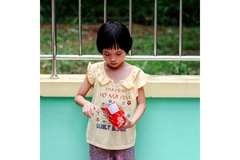 Image child eating from a bag of chips