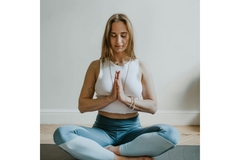 Image Woman doing yoga