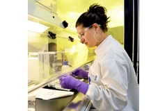 Galderma employee in lab.