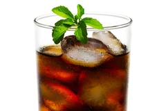Image Stevia leaves in a glass of soft drink.