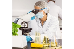 Image Female scientist working in lab.