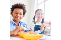 Image Children eating meal at school.
