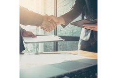 Image Businessmen shaking hands