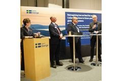 Image Diane Holdorf, EVP at WBCSD Charles Brand, EVP Processing Solutions & Equipment, Tetra Pak Máximo Torero, Chief Economist at FAO Johan Rockström, Director of the Potsdam Institute for Climate Impact R