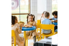 Image Kids eating meals at school.
