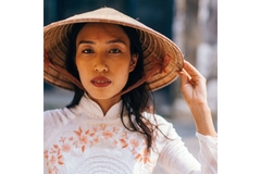 Image woman wearing vietnamese hat