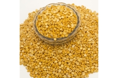 Split yellow peas.