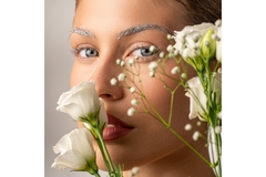 Image woman with flowers