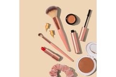 Image Makeup brushes and mascara