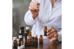 Image woman sampling several perfume oils
