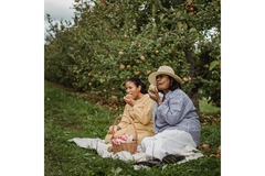 Image Woman eating apples