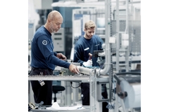 Tetra Pak employees working in factory