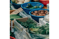 Image A Korean vegetable market.