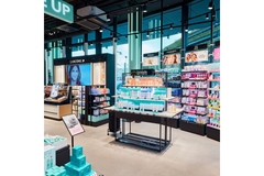 Image beauty retail store