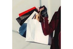 Image Woman holding shopping bags