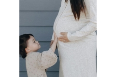 Image Pregnant woman and child