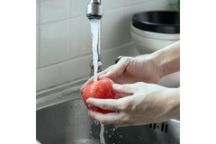 Image Wash apple tap water safety