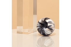 Sulapac bio-based caps with marbling effect