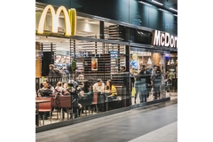 Image McDonald's restaurant from outside.