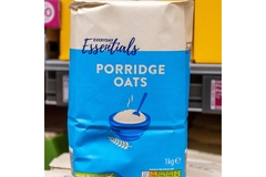 Image Aldi's paper-based packaging for oats.