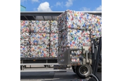 Image Recyclable material on truck.