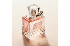 Image Miss Dior bottle of perfume.