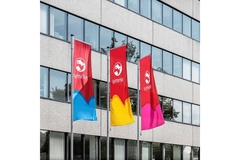 Image Symrise building flags