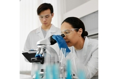 Image Woman and man conducting a scientific analysis