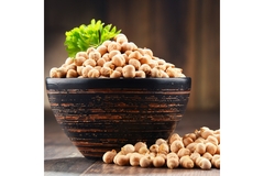Image chickpeas in a wooden bowl.