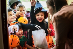 Image children with Halloween candies.