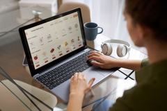 Image person shopping for groceries online.