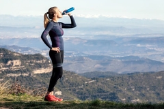Image Jogger drinks sports drink for joint health