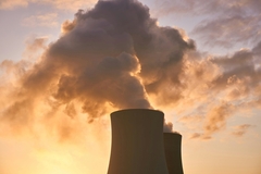 The partnership aims to convert renewable methanol from CO2 into chemical raw materials.