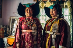 Image Tibet’s high altitude and intense UV radiation pose significant threats to skin health.