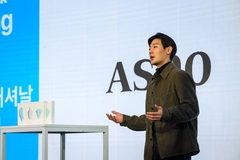 Image A man speaking on a stage.