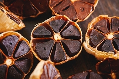 Image Aged black garlic