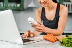 Image Woman checking her health status on Bayer's online ecosystem.